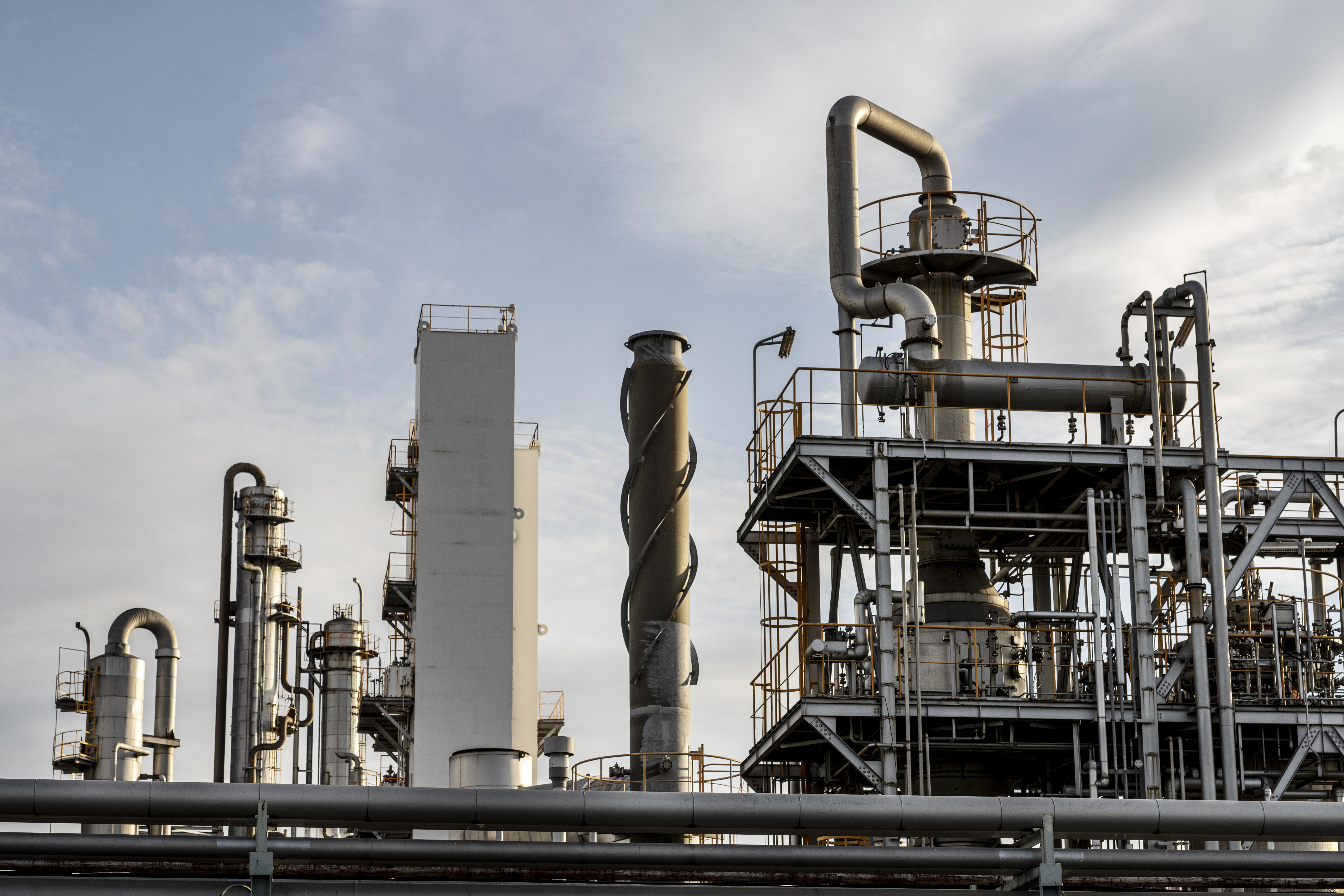 pollution-industry-exterior-daylight